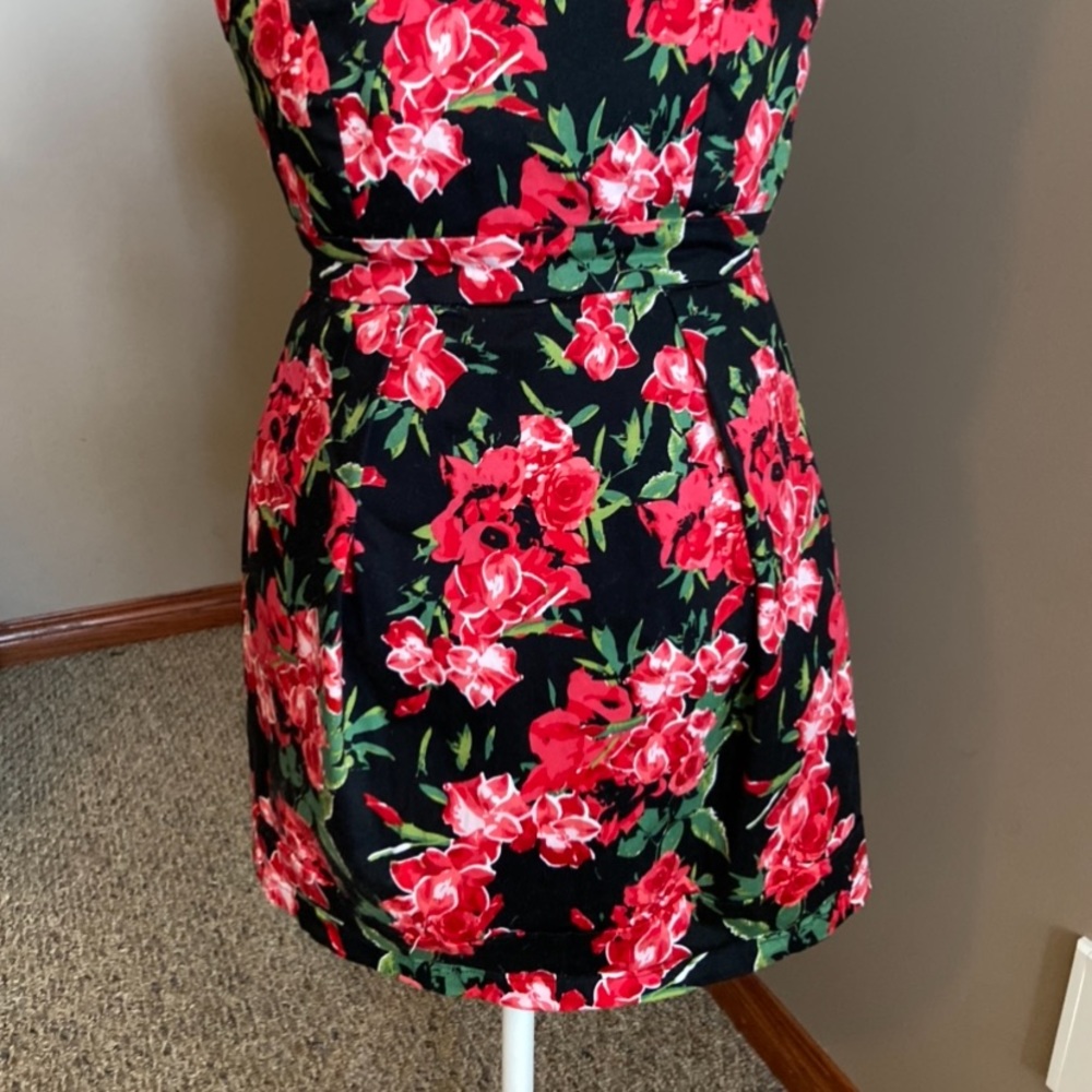 Strapless mini rose dress